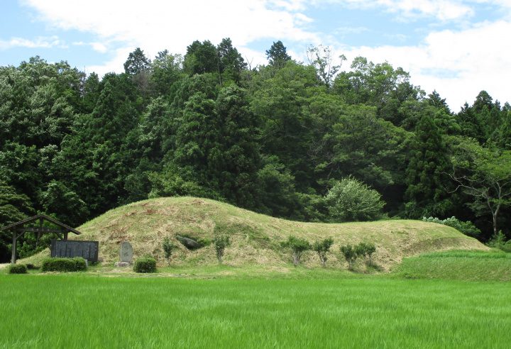 鳴塚古墳